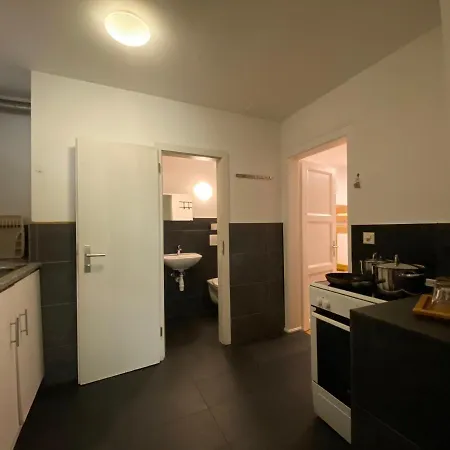 Central Studio 8 *